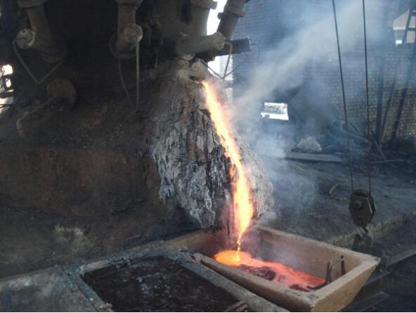 铜冶炼炉渣和冰铜的成分它表明铜矿石熔炼炉渣基本上属于碱性相当低的